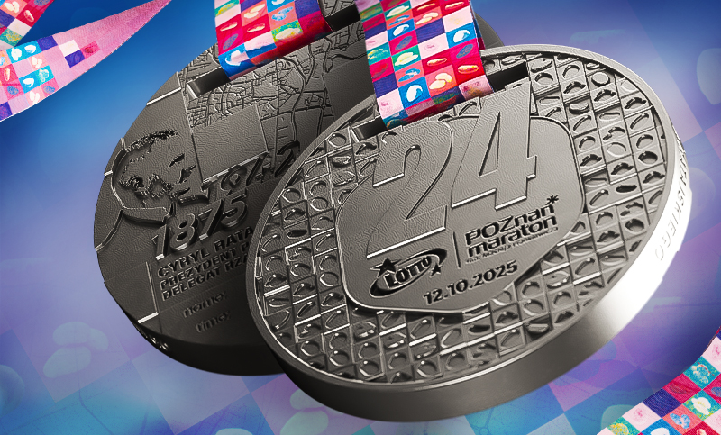 Medal LOTTO 24. Poznań Maratonu. Na medalu widać twarz Cyryla Ratajskiego.