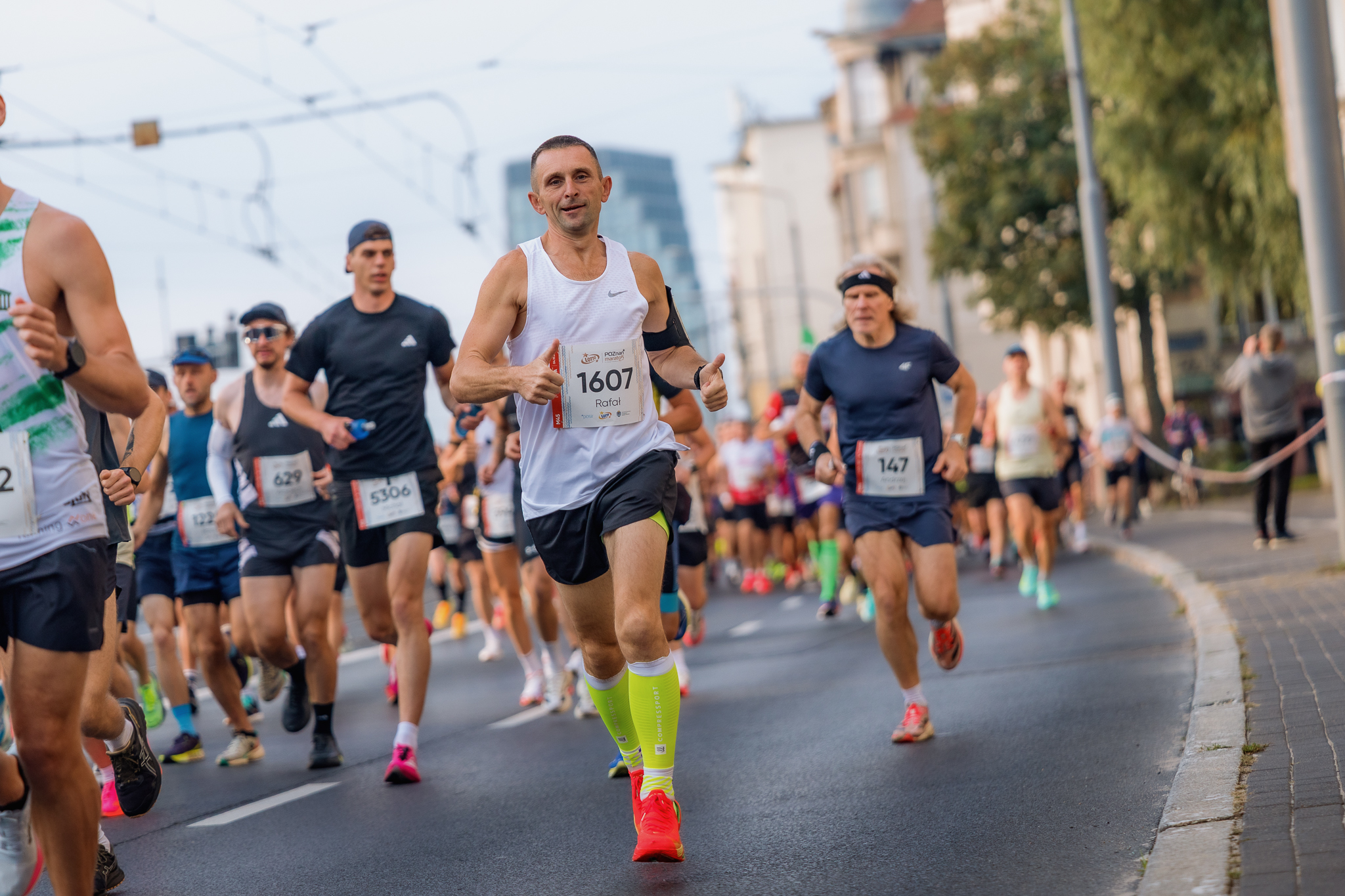 25 PM biegacze na trasie maratonu 1 1 - Jubileuszowy LOTTO 25. Poznań im. Macieja Frankiewicza za nami!